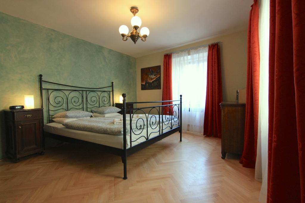 Vlasska House At The 3 Swallows Hotel Prague Room photo